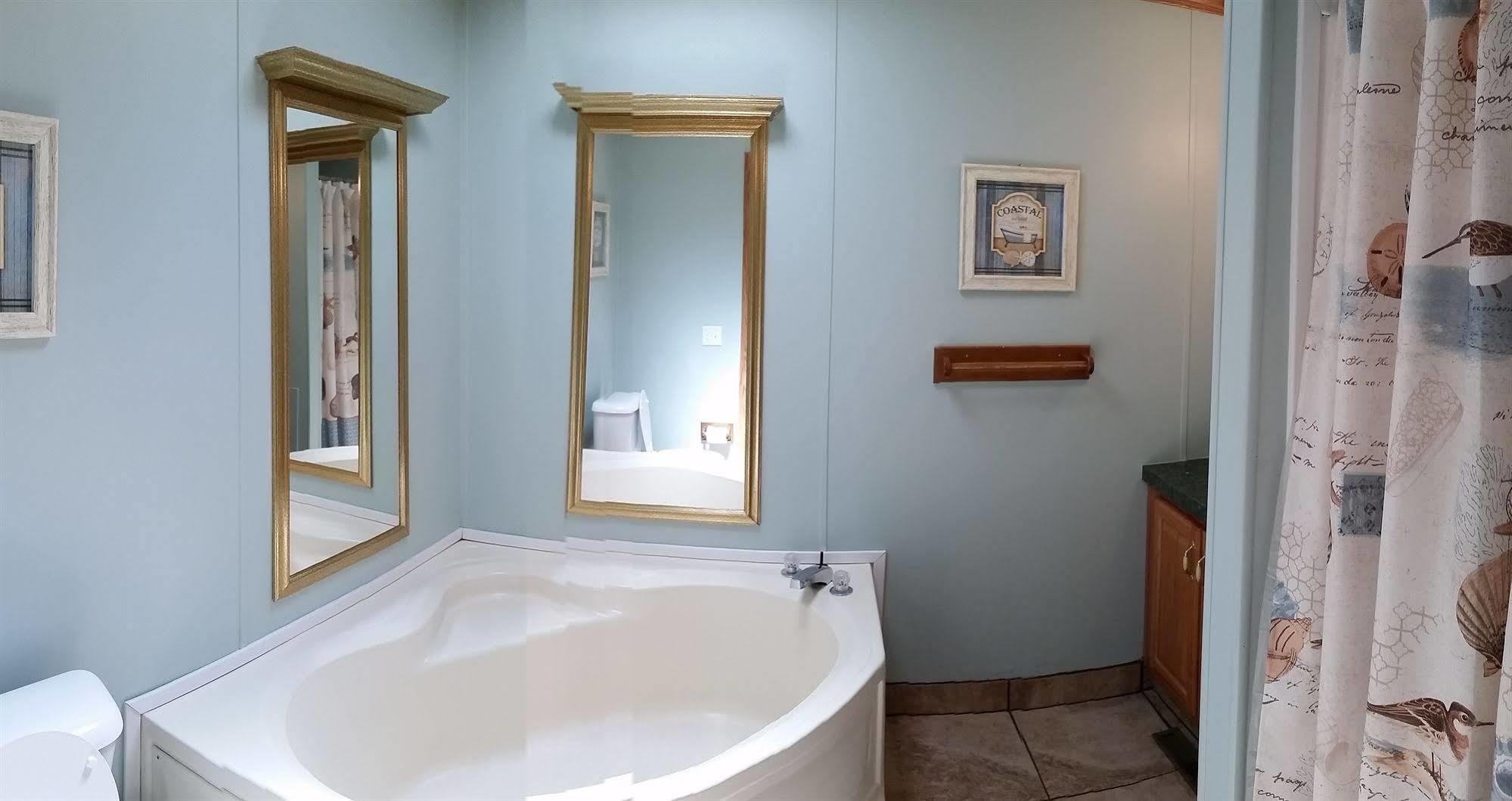 Island Club Rentals Put-in-Bay Bagian luar foto