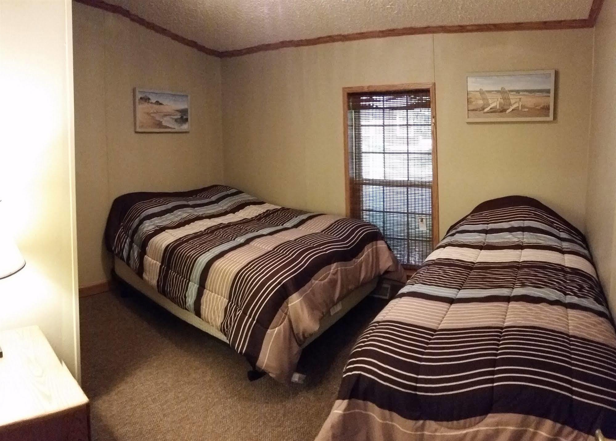 Island Club Rentals Put-in-Bay Bagian luar foto